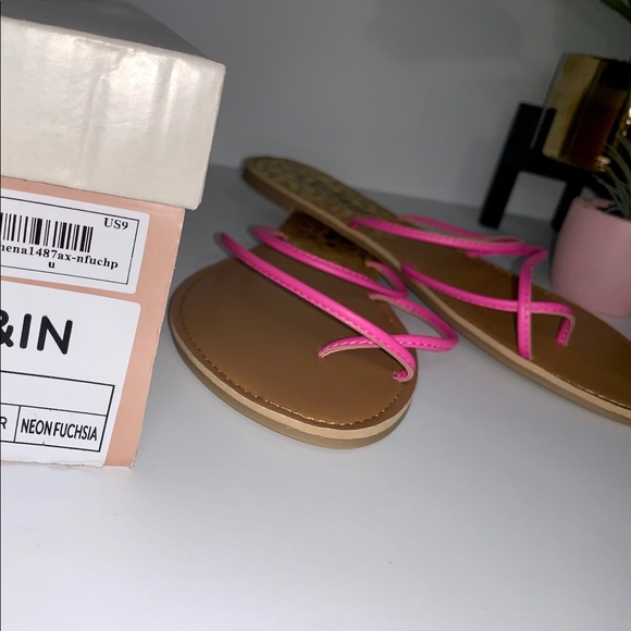 NIB SHEIN Neón toe ring strappy slide Sandals - Picture 2 of 3